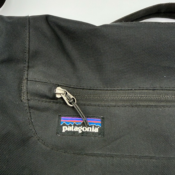 Patagonia Half Mass Messenger Crossbody Backpack Bag - Picture 4 of 14